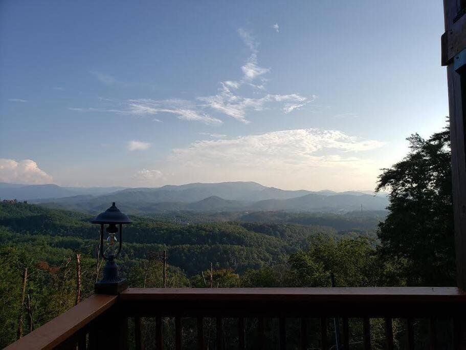 Yogi'S Den: Breathtaking Views! 3 Min To Dollywood, On 1 Acre! Sevierville Exterior foto