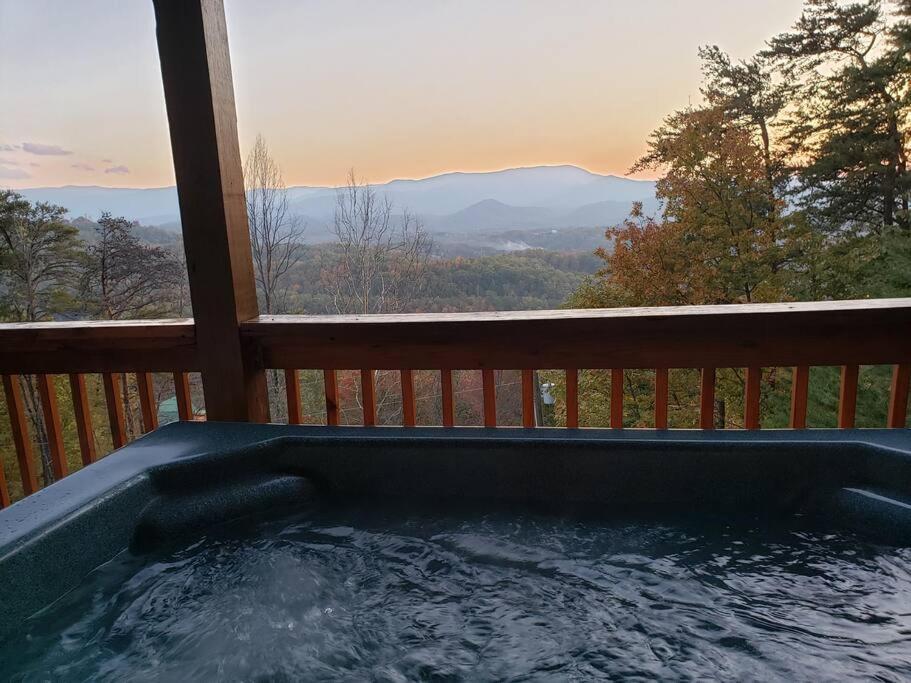 Yogi'S Den: Breathtaking Views! 3 Min To Dollywood, On 1 Acre! Sevierville Exterior foto