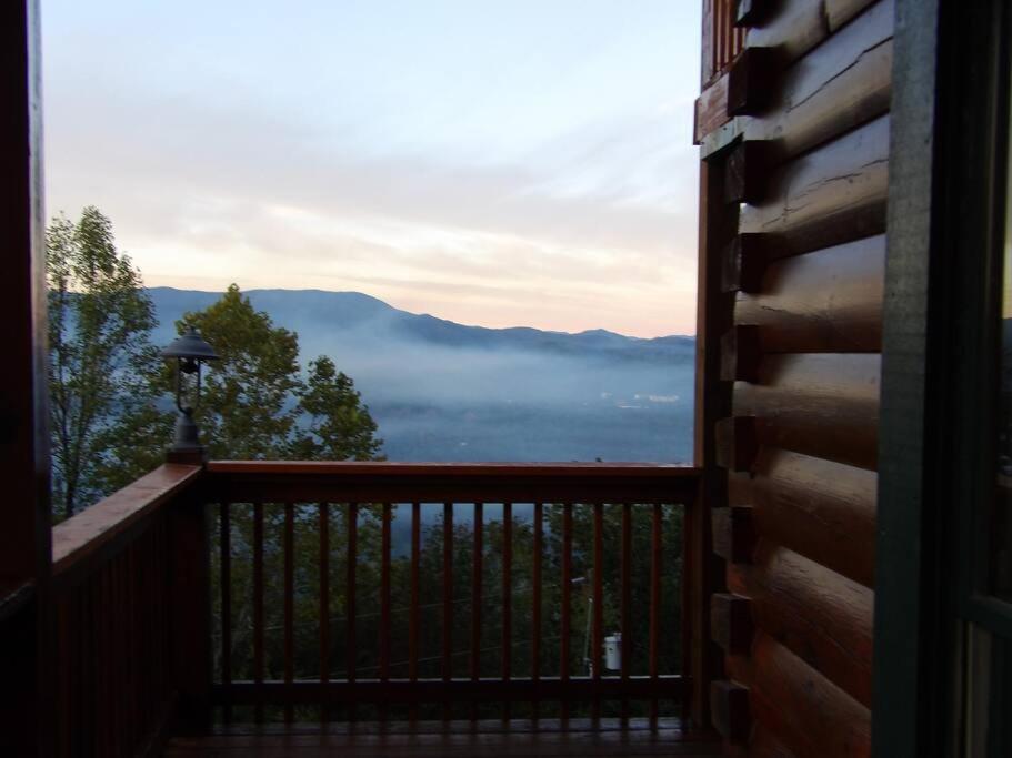Yogi'S Den: Breathtaking Views! 3 Min To Dollywood, On 1 Acre! Sevierville Exterior foto