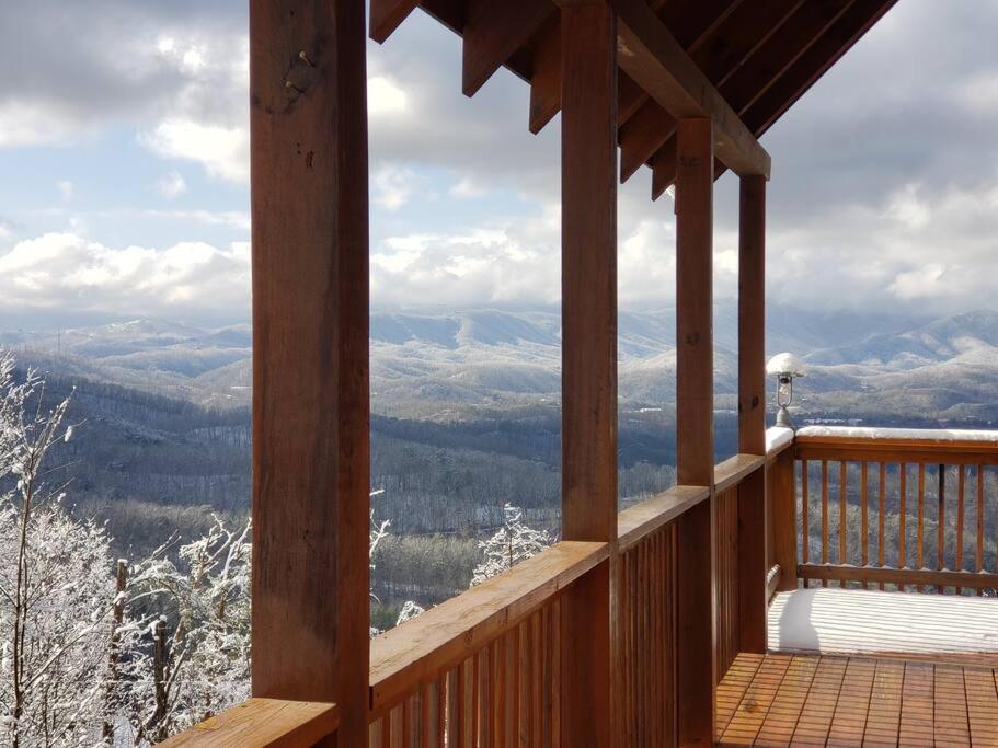 Yogi'S Den: Breathtaking Views! 3 Min To Dollywood, On 1 Acre! Sevierville Exterior foto