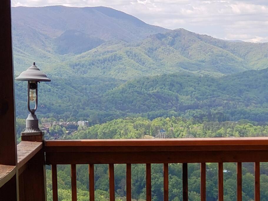 Yogi'S Den: Breathtaking Views! 3 Min To Dollywood, On 1 Acre! Sevierville Exterior foto