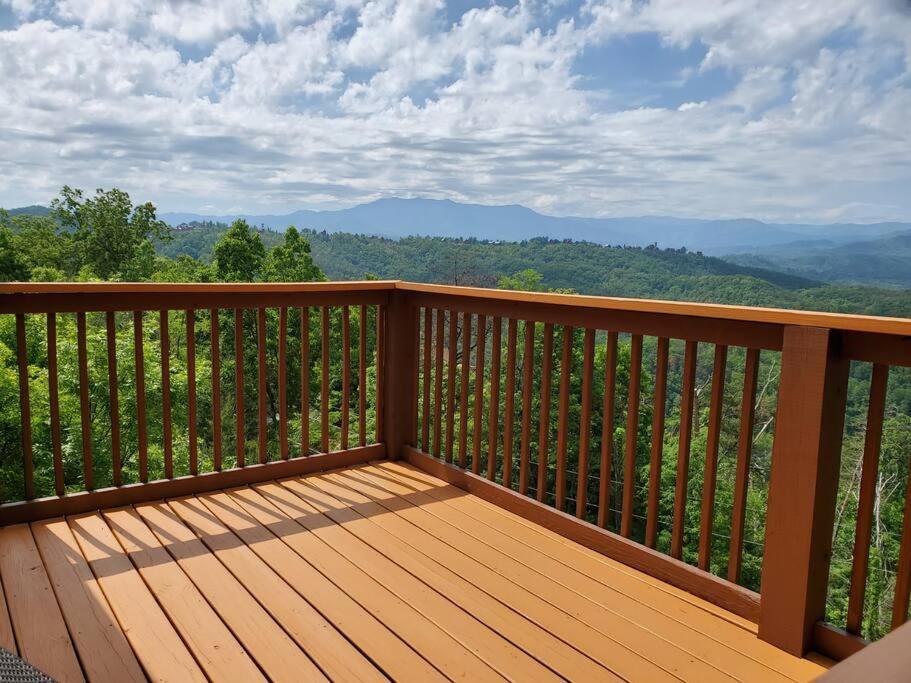 Yogi'S Den: Breathtaking Views! 3 Min To Dollywood, On 1 Acre! Sevierville Exterior foto