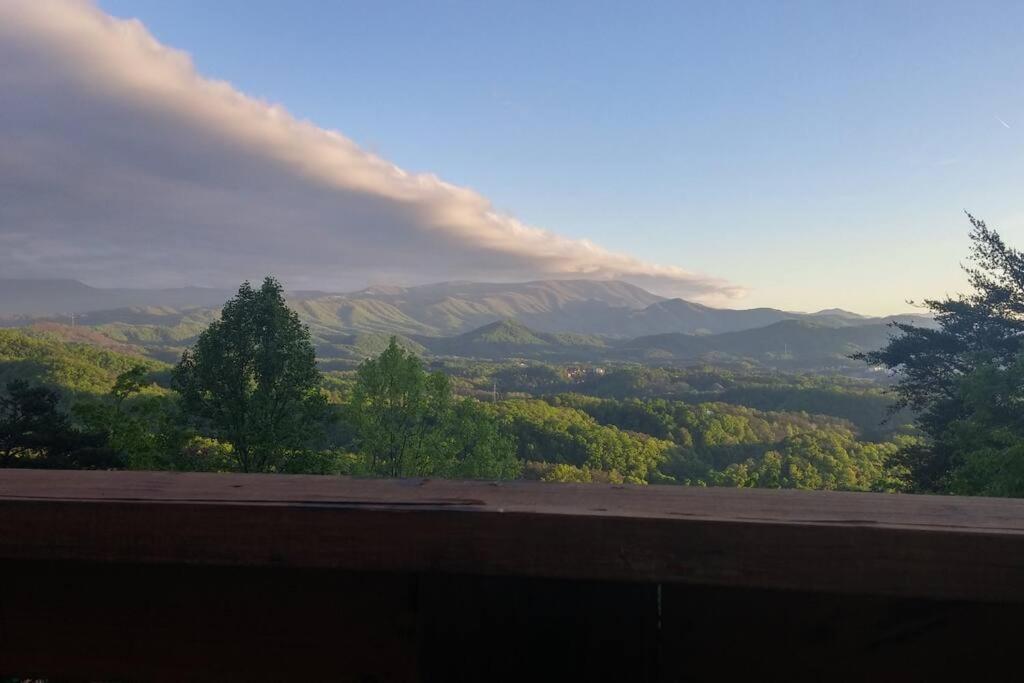 Yogi'S Den: Breathtaking Views! 3 Min To Dollywood, On 1 Acre! Sevierville Exterior foto